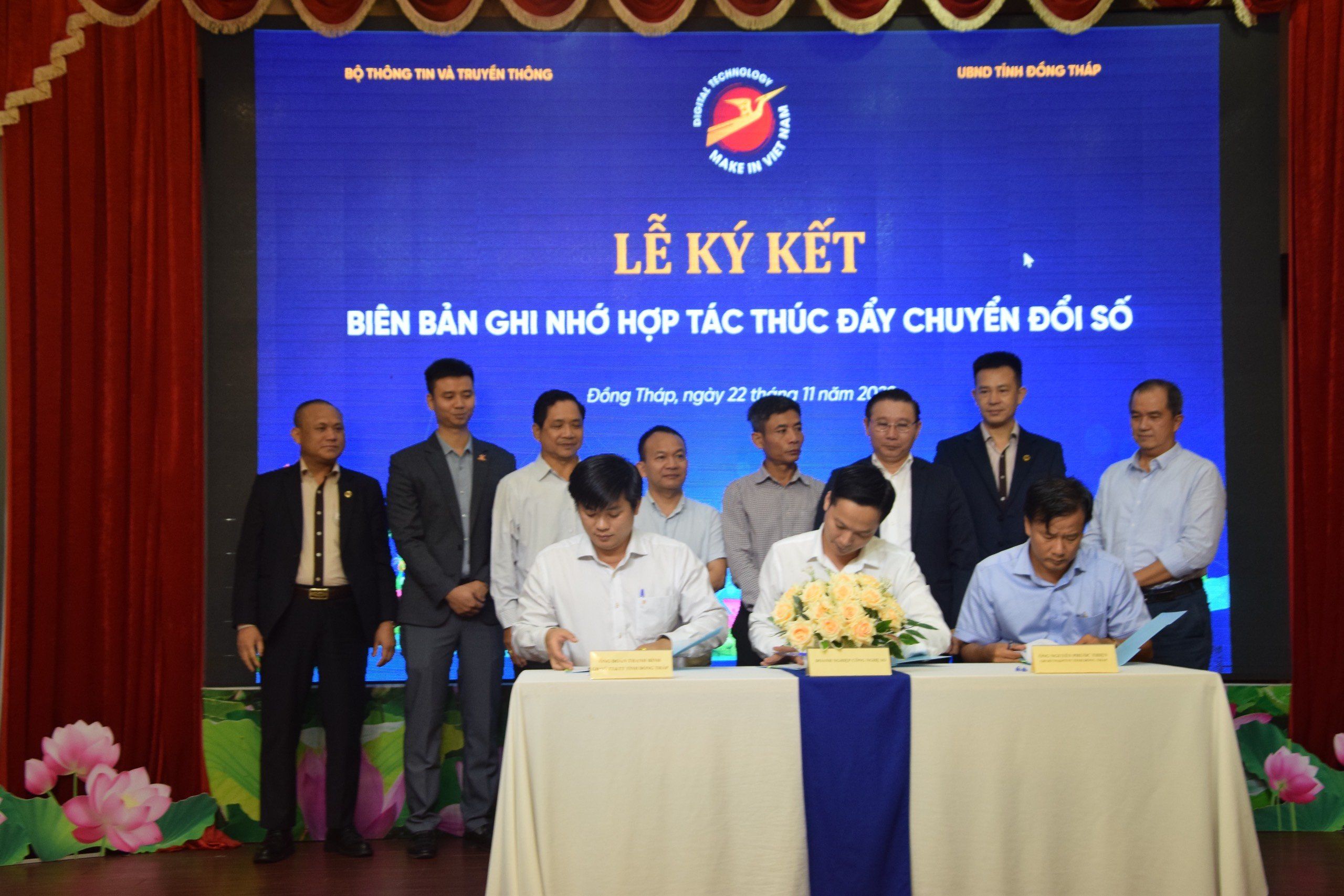 CEO NextX ký biên bản hợp tác