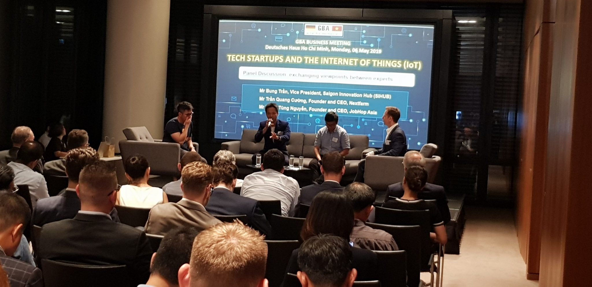 CEO Trần Quang Cường tại buổi Panel Dicussion