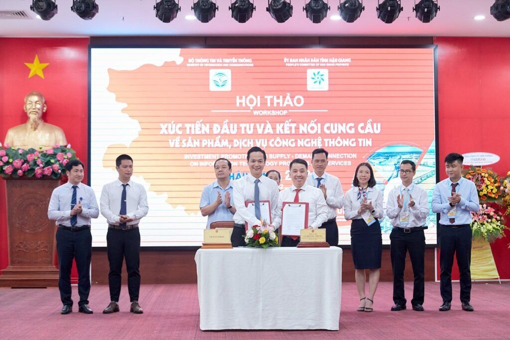 CEO NextX ký kết hợp tác chuyển đổi số