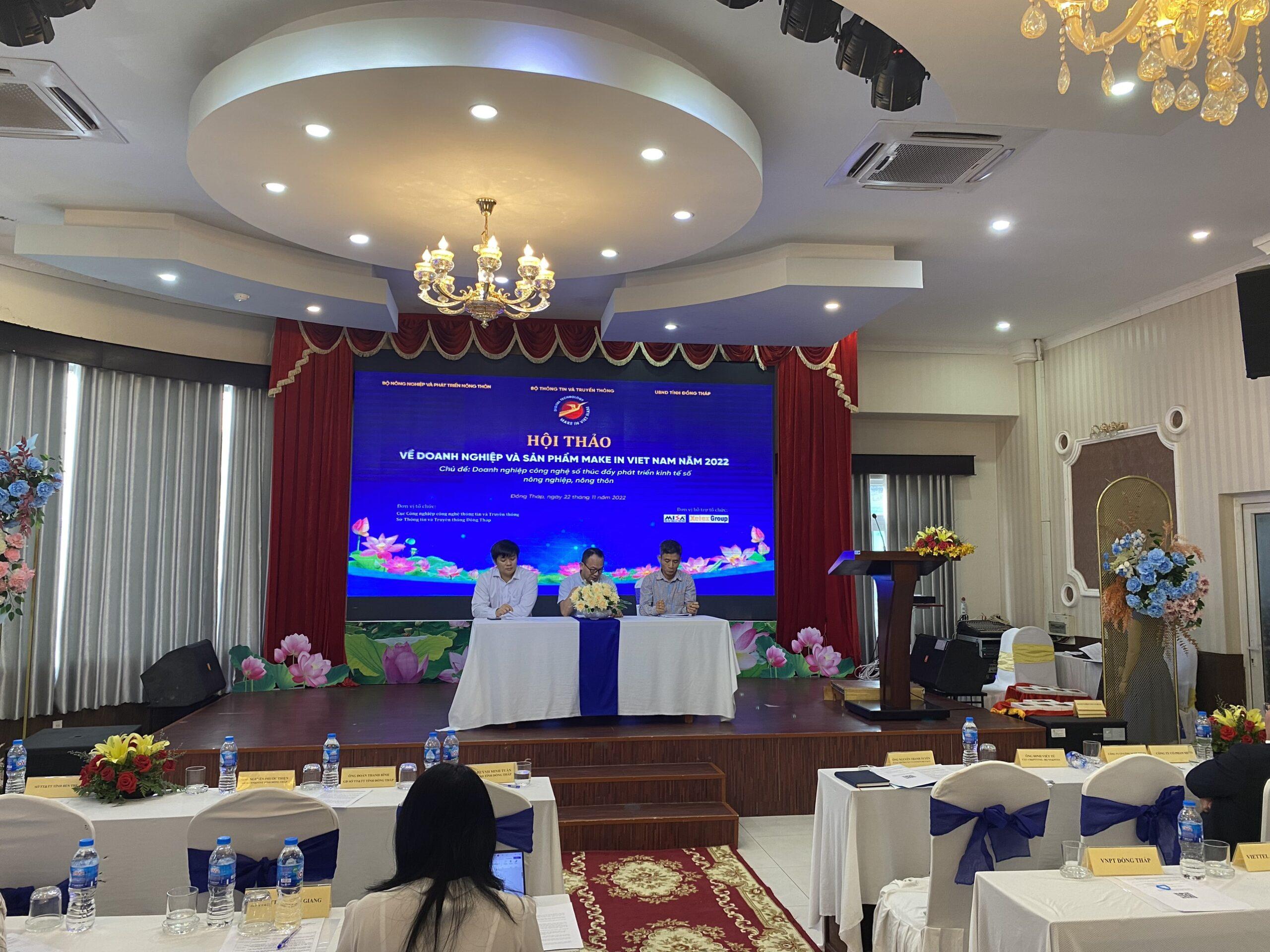 Đại diện lãnh đạo ký kết bản hợp tác