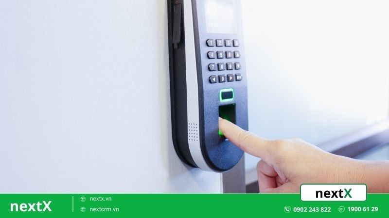 chấm công bằng vân tay 