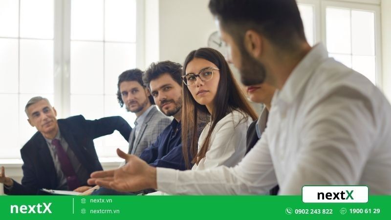 xem thường ý kiến của người khác